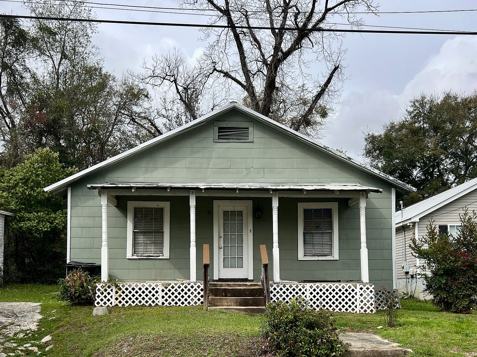 852 Dent St — Photo 1