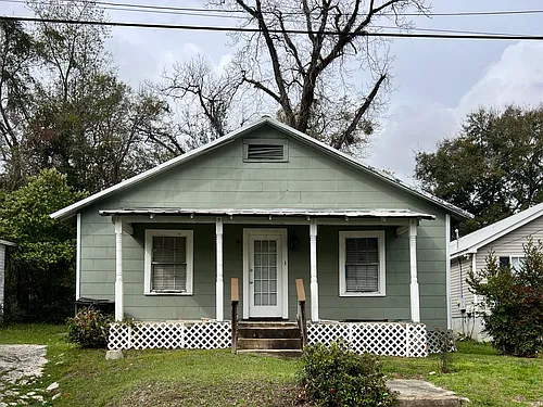 852 Dent St Photo 1