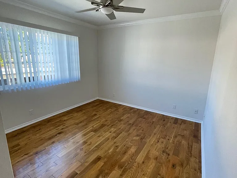 1433 Yale St #E — Photo 12
