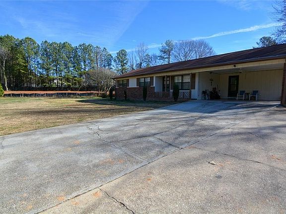 2nd image of 692 Davis Rd