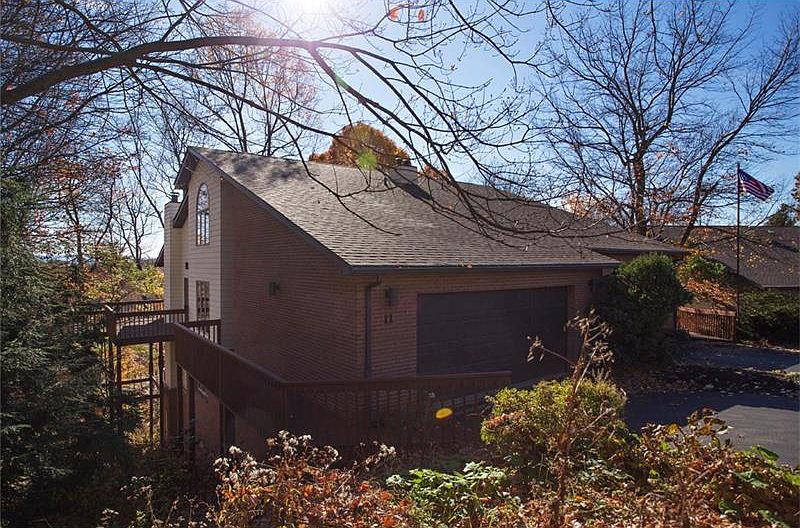 1st image of 11 Lakeridge Dr