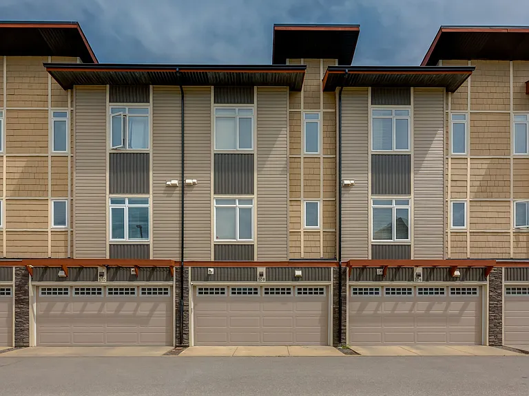 W Skyview Point Pl NE — Photo 2