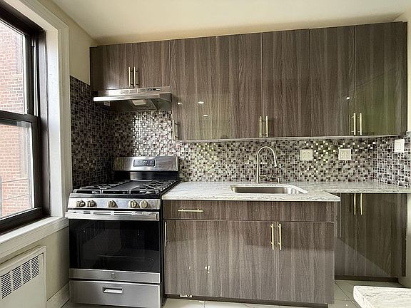 4th image of 112-30 Northern Blvd E Unit 4G
