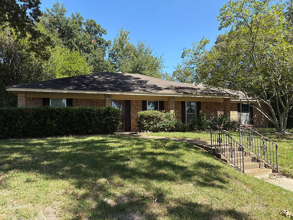 1218 Balmoral Dr