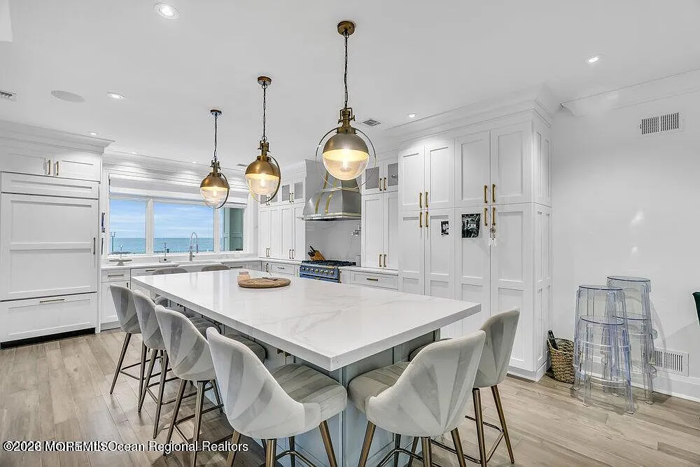 4 bed, 3.5 bath, 3286 sqft, $7,500 — Photo 3
