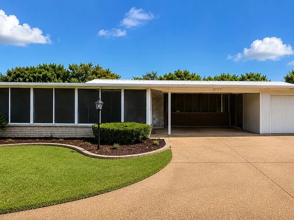 916 E Norman St, Lady Lake, FL 32159