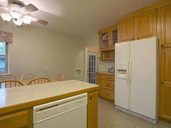 4th image of 1046 Rosalie Ave NW