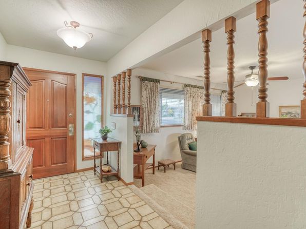 34 Fairbanks Ave, Sanger, CA 93657