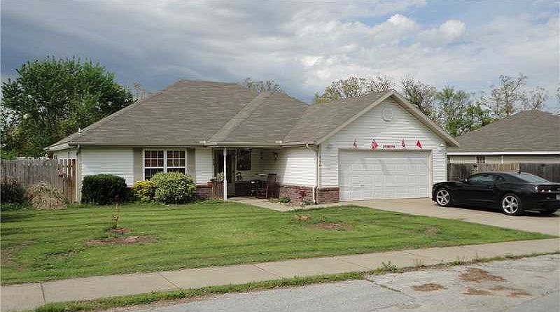 1st image of 348 W Circle Dr