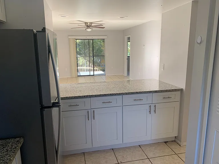 2522 S Oak Ave — Photo 6