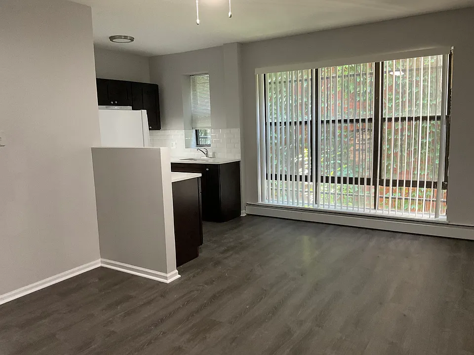 6450 S Kenwood Ave #304