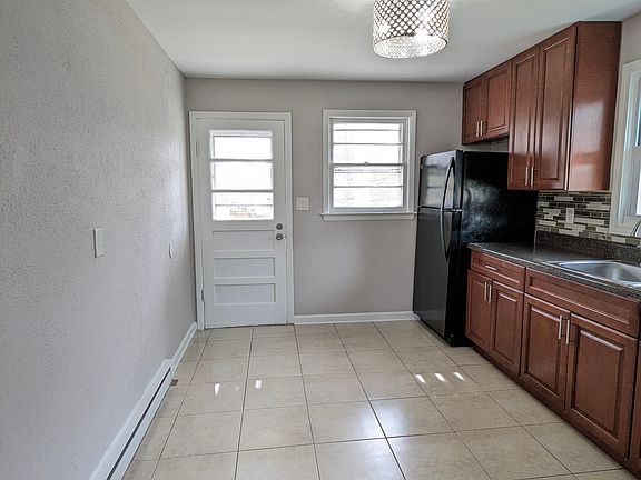 2nd image of 52 Fernwood Ave APT 2