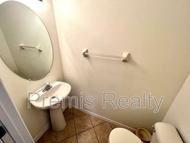 3 bed, 2.0 bath, 1416 sqft, $2,195 — Photo 3