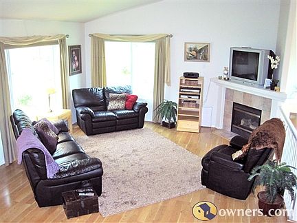 Huge Vaulted Ceilings in Living Room