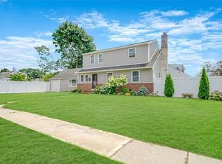 140 Gracie Dr, North Babylon, NY 11703