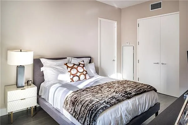 Sold by Park River | media 2