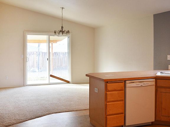4th image of 104 Saint Helens Ave