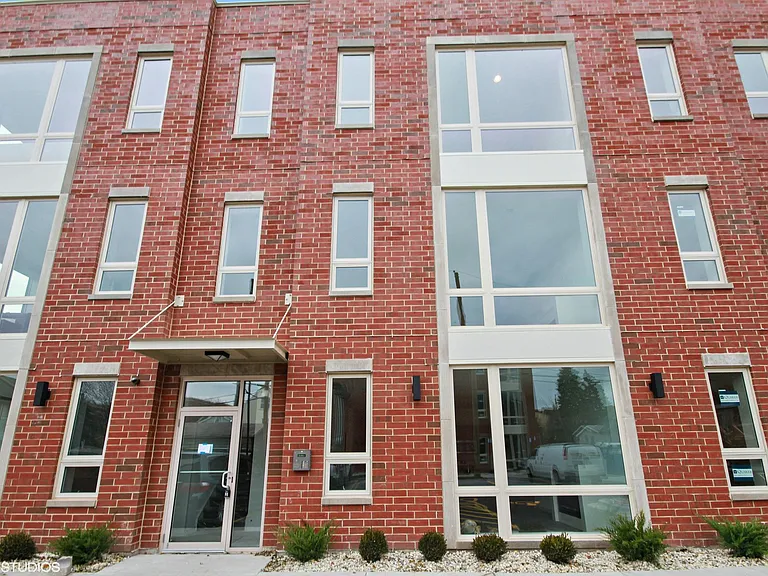 4111 N Narragansett — Photo 16