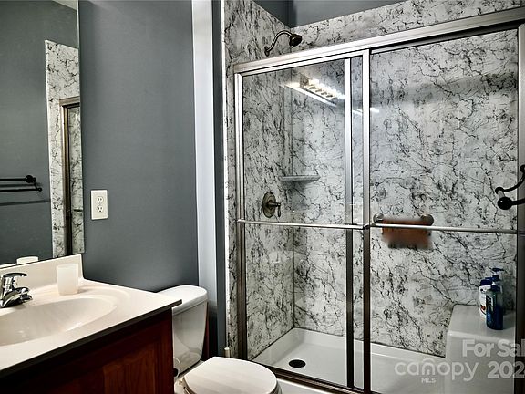 4th image of 412 Augustus Ln