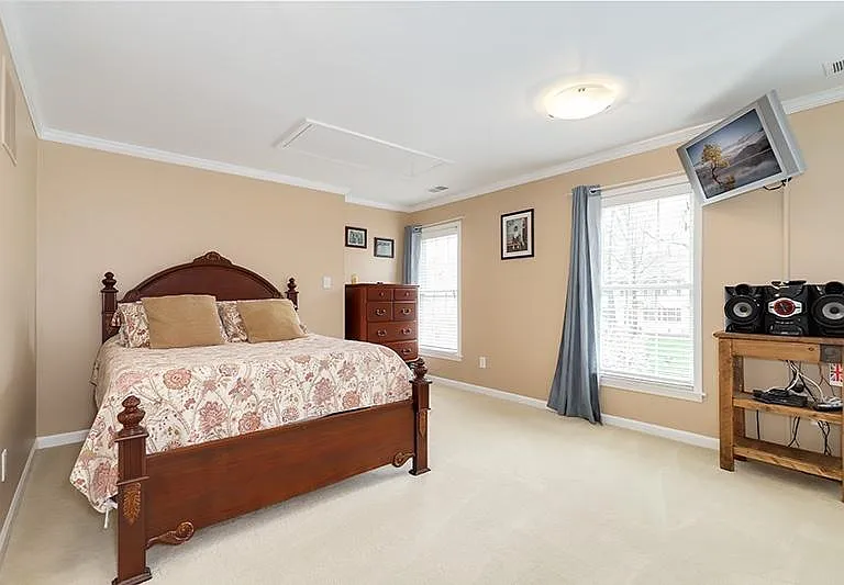 8907 Jameson St — Photo 32