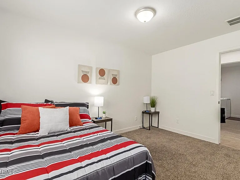 1821 W Hadley St — Photo 13
