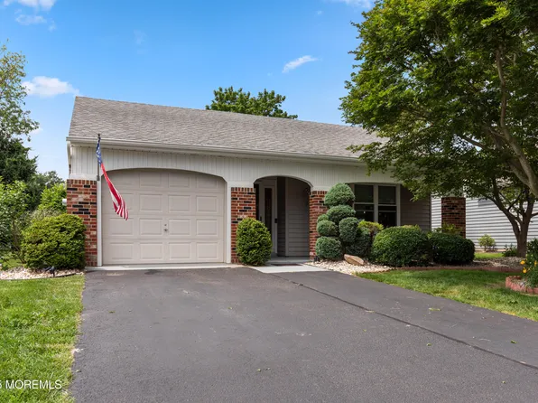 16 Saint Paul Place, Manchester, NJ 08759