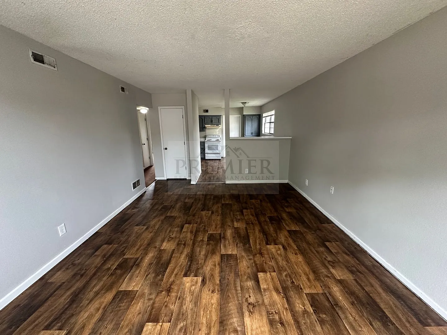 300 W Montgomery St #2, Odessa, Mo 64076 - 2 Bd/1 Ba Apartment Downstairs Unit - Rent $875 Deposi... — Photo 4