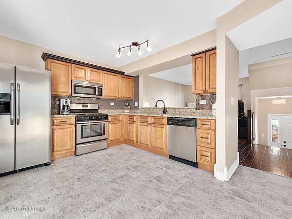 4th image of 707 E Victoria Cir #707