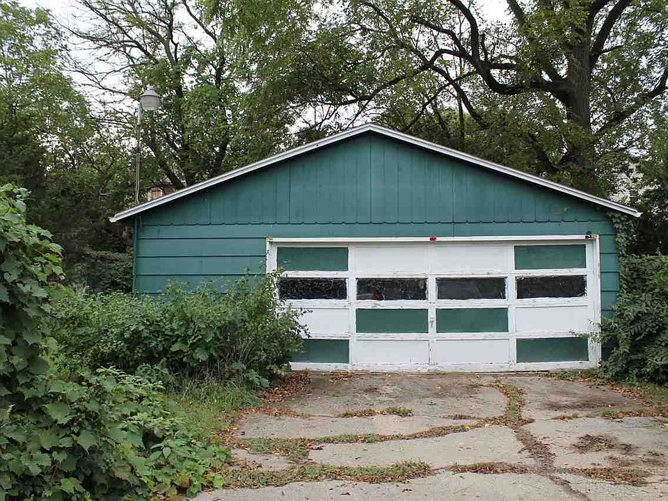 2nd image of 818 Everhard St