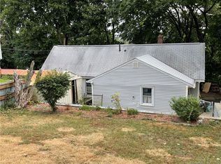 218 Hillcrest Rd, Bridgeport, CT 06606