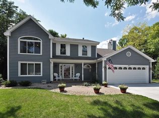 8071 Hidden Cir, Chanhassen, MN 55317