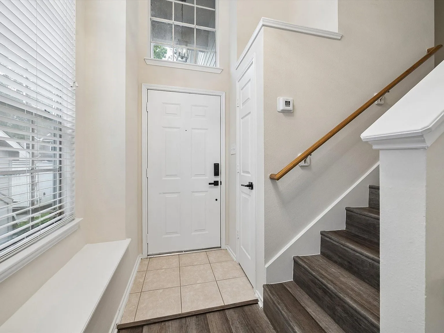 3 bed, 2.5 bath, 1818 sqft, $2,200 — Photo 3