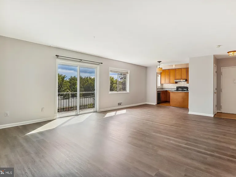 10631 Montrose Ave #M-202 — Photo 8