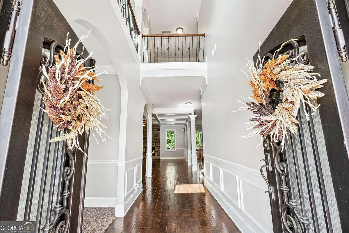 7 bed, 4.5 bath, 6789 sqft, $6,500 — Photo 3