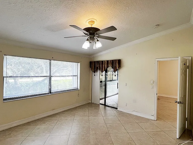 9617 Riverside Dr #6 — Photo 10