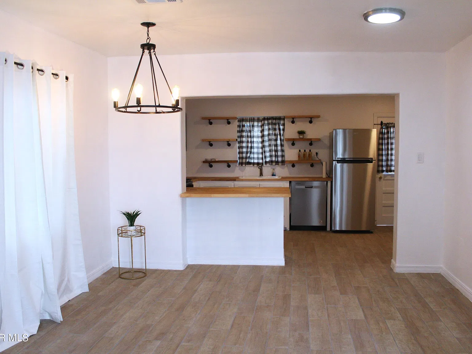 2 bed, 2.0 bath, 992 sqft, $1,450 — Photo 3