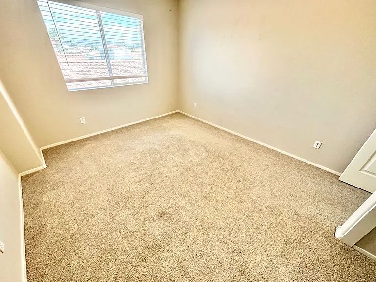 1092 Whispering Birch Ave — Photo 29