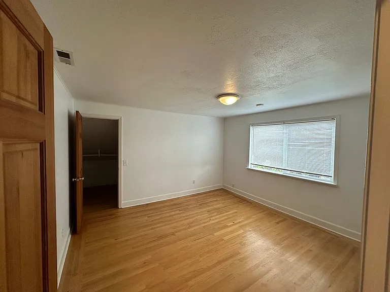 8203 Wallingford Ave N — Photo 24