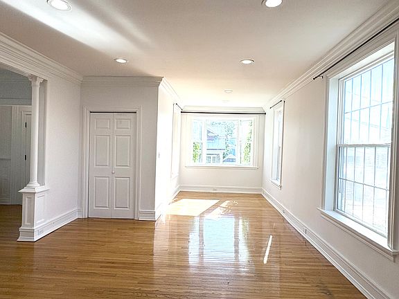 1st Fl - Living Room looking toward front