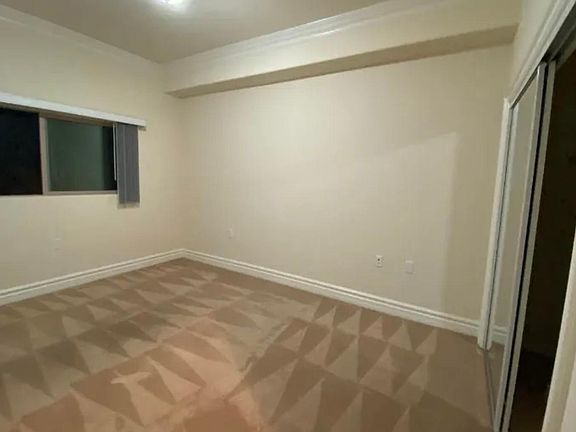 2nd image of 10951 Bloomfield St Penthouse 4