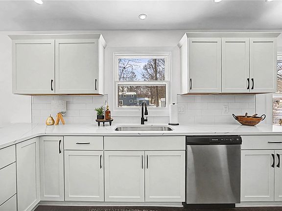 4th image of 133 Hillary Dr