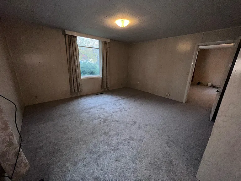 135 N 400 W — Photo 10
