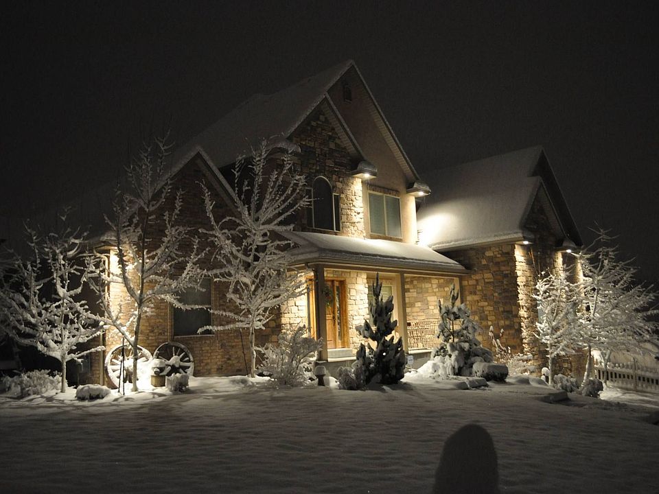 Dec snow, at 6AM