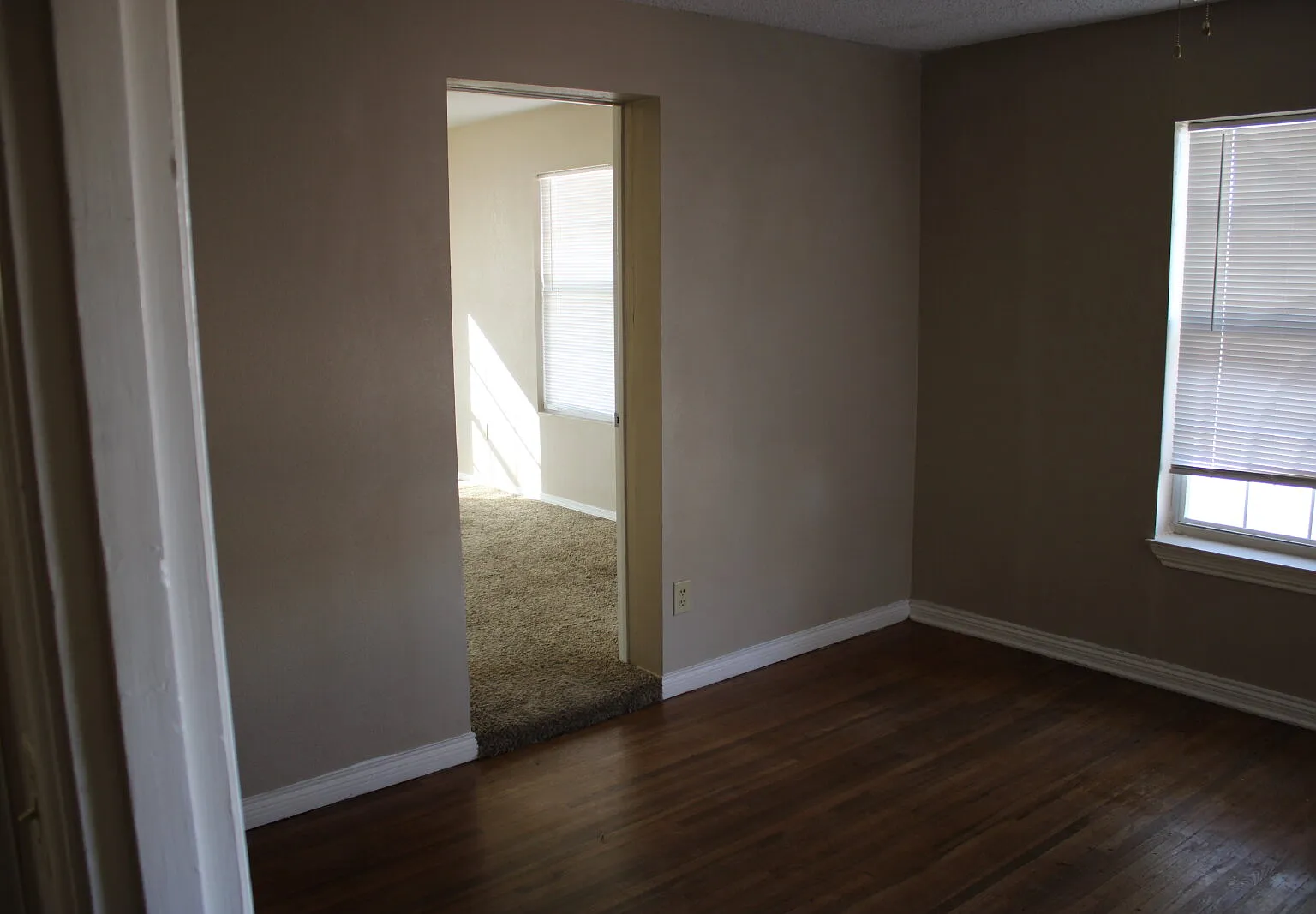 3 bed, 1.0 bath, 1065 sqft, $850 — Photo 3
