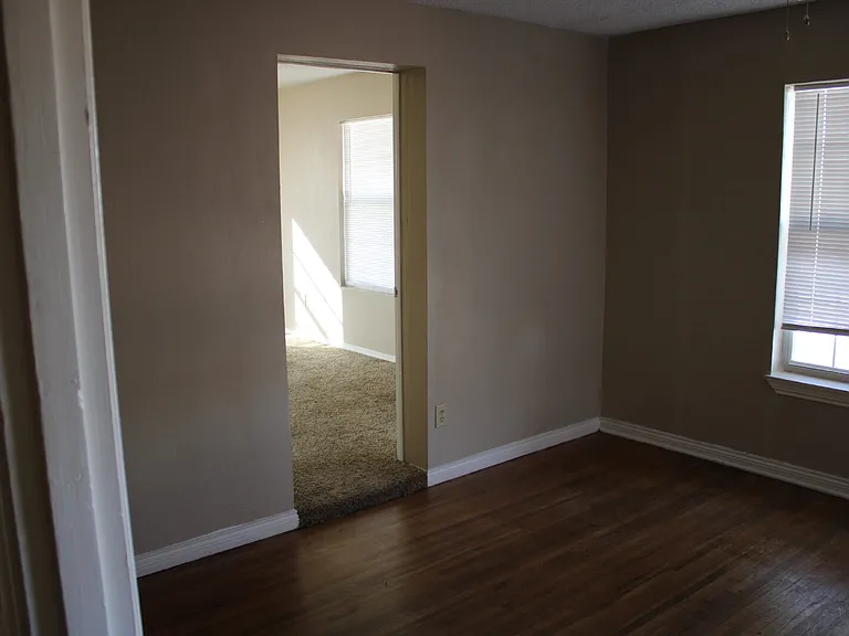 506 E Municipal Dr — Photo 3