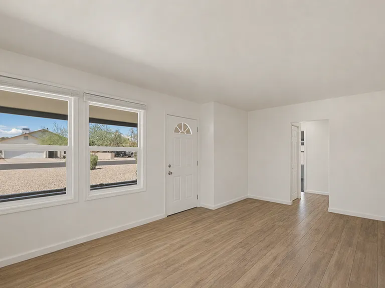 1005 E Mariposa St #MAIN HOUSE — Photo 6