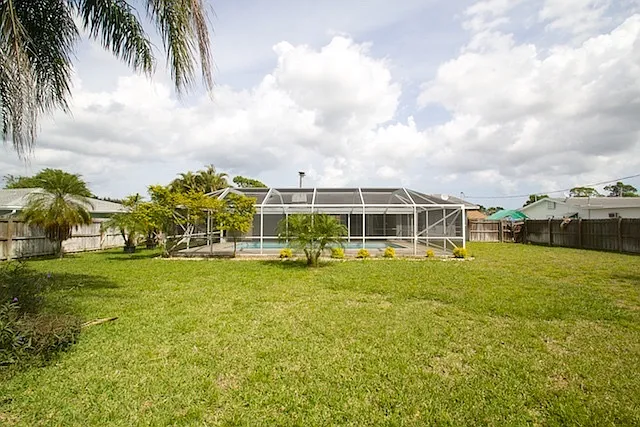 336 SE Tranquilla Ave — Photo 18
