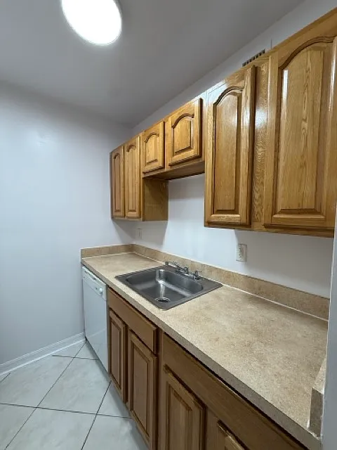 2912 NW 55th Avenue - 1D — Photo 2