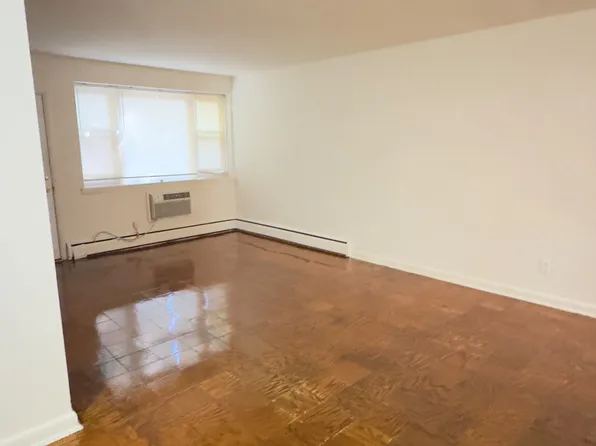 600 Kennebec Ave APT 103, Takoma Park, MD 20912