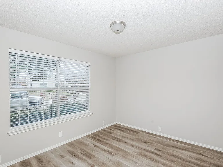 833 Lariat Dr — Photo 13